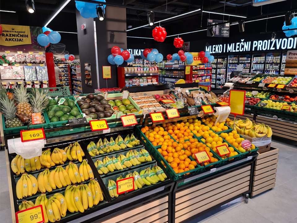 Ова слика има празан alt атрибут; име њене датотеке је header-maxi.jpg